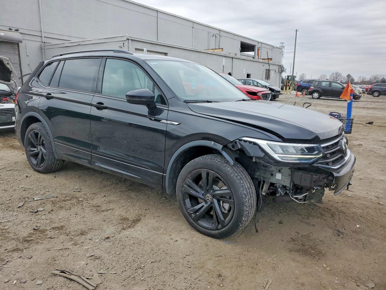 2024 VOLKSWAGEN TIGUAN SE R-LINE BLACK photo 4