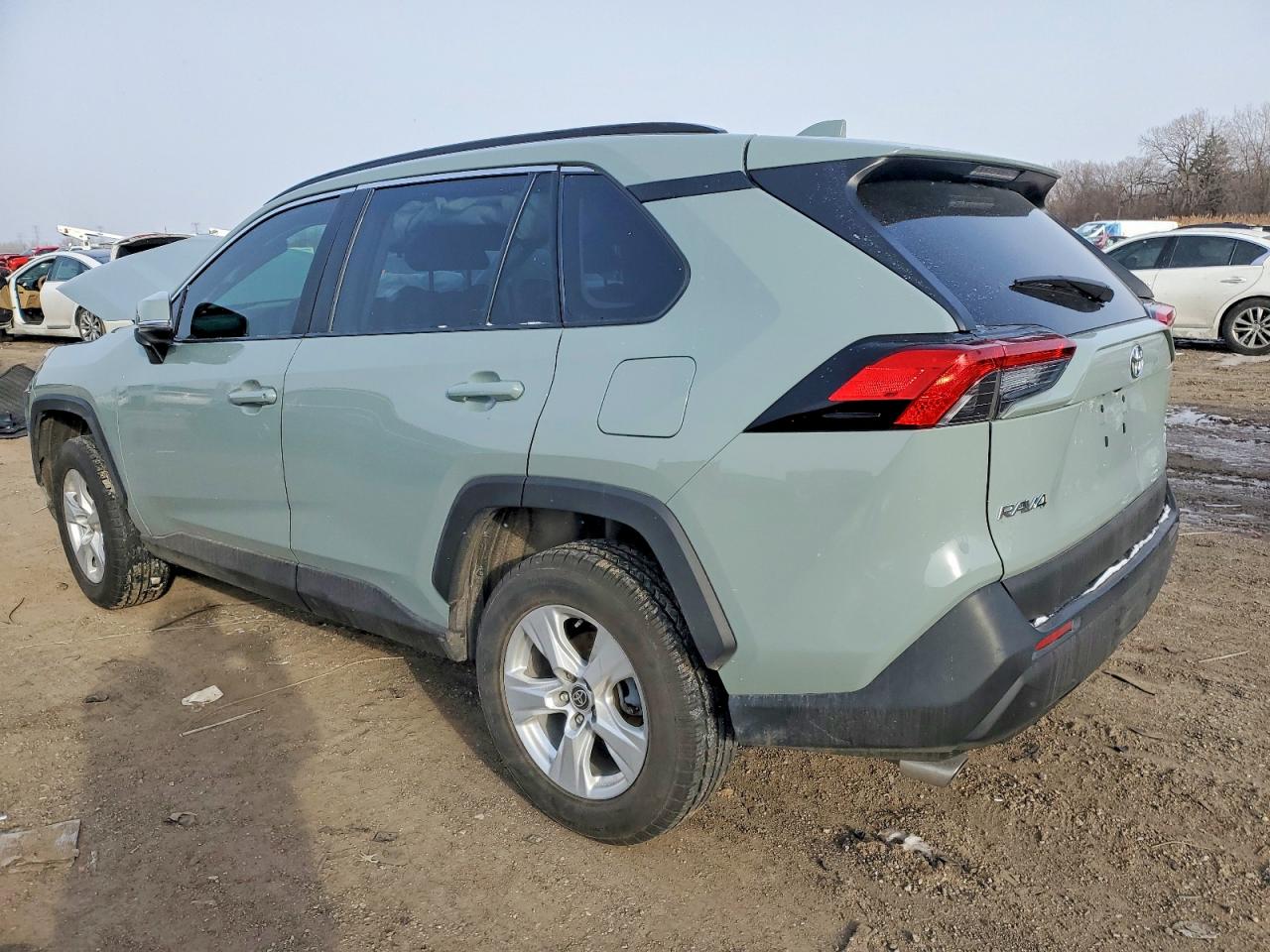 2021 TOYOTA RAV4 XLE photo 2
