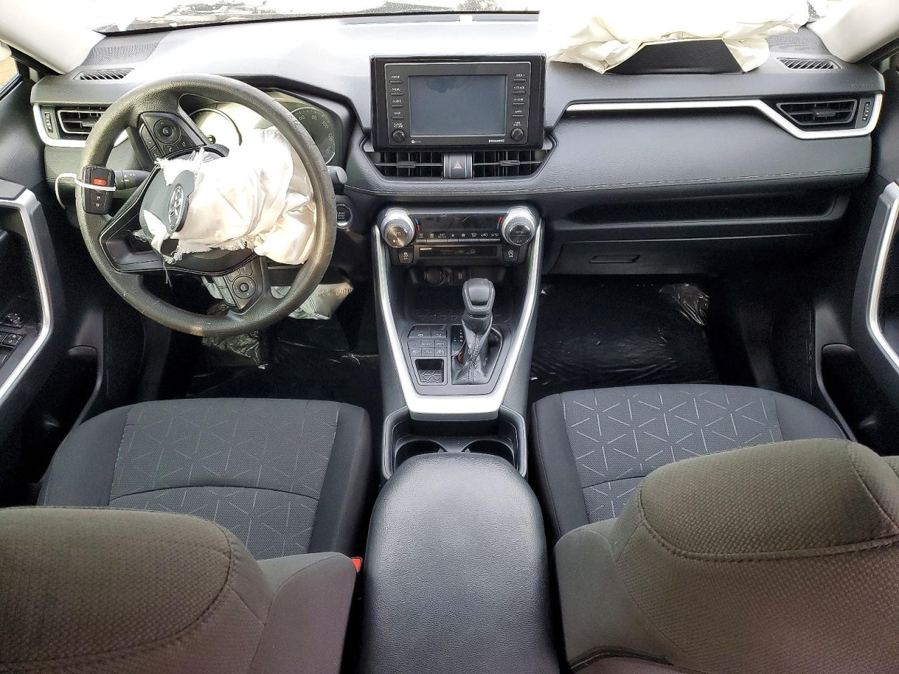 2021 TOYOTA RAV4 XLE photo 8