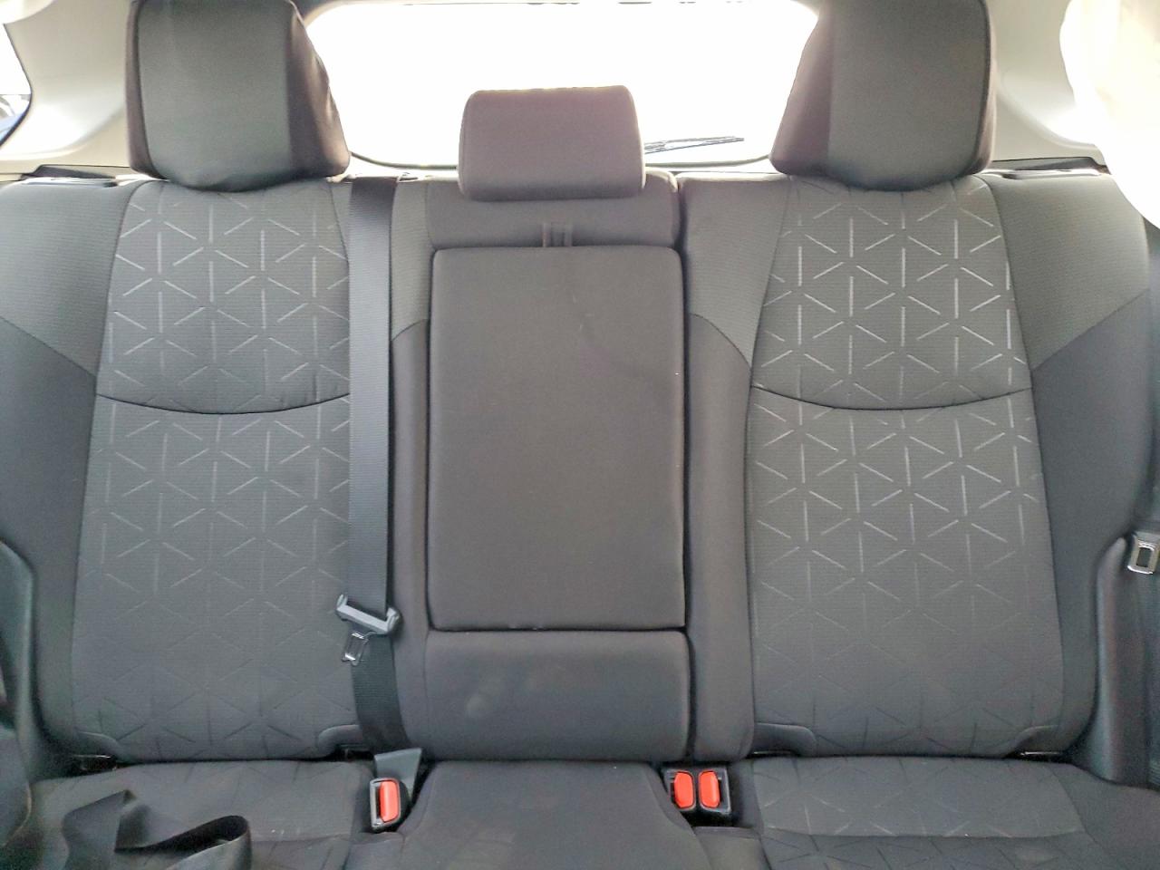 2021 TOYOTA RAV4 XLE photo 10