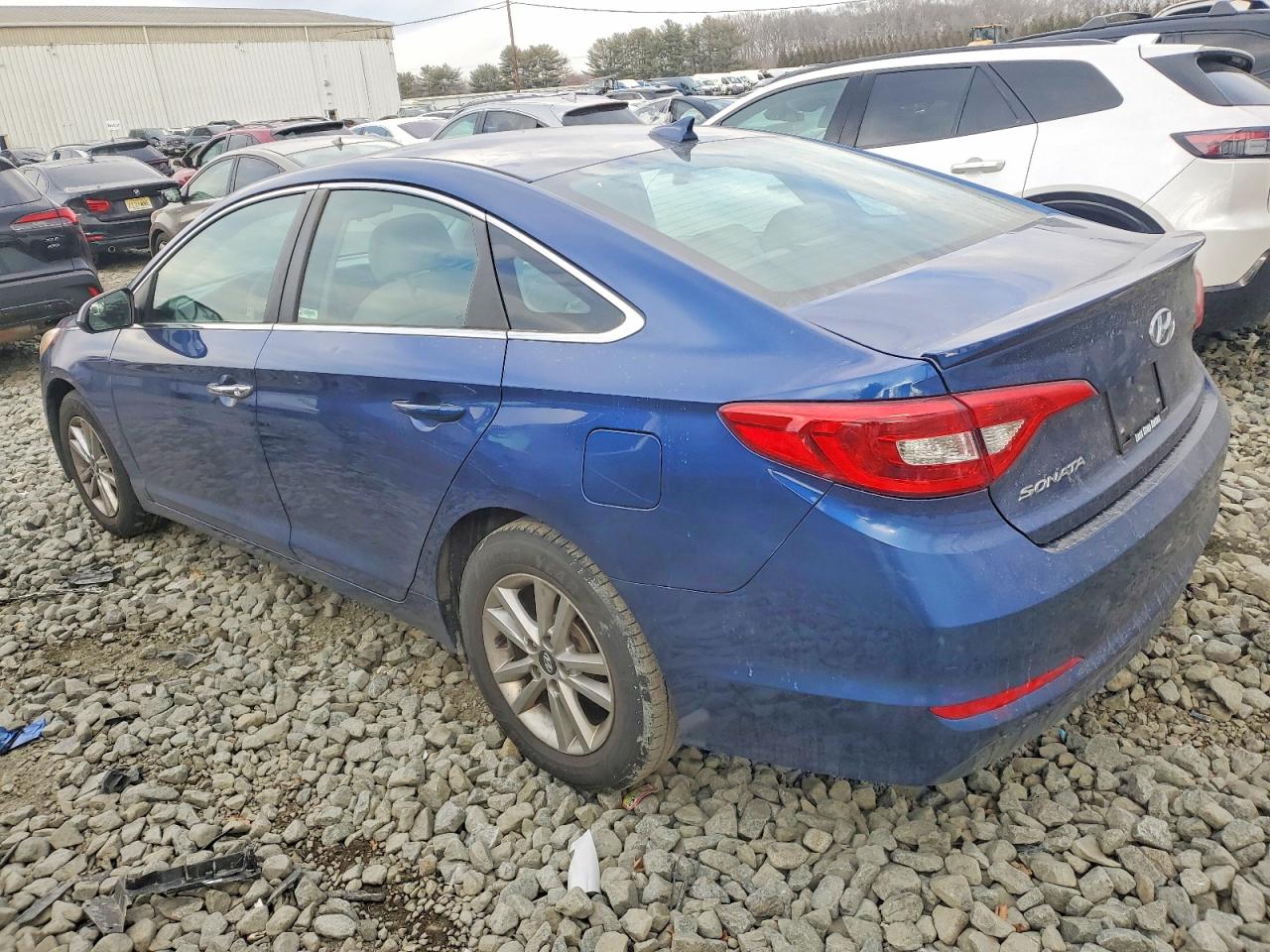 2015 HYUNDAI SONATA SE photo 2