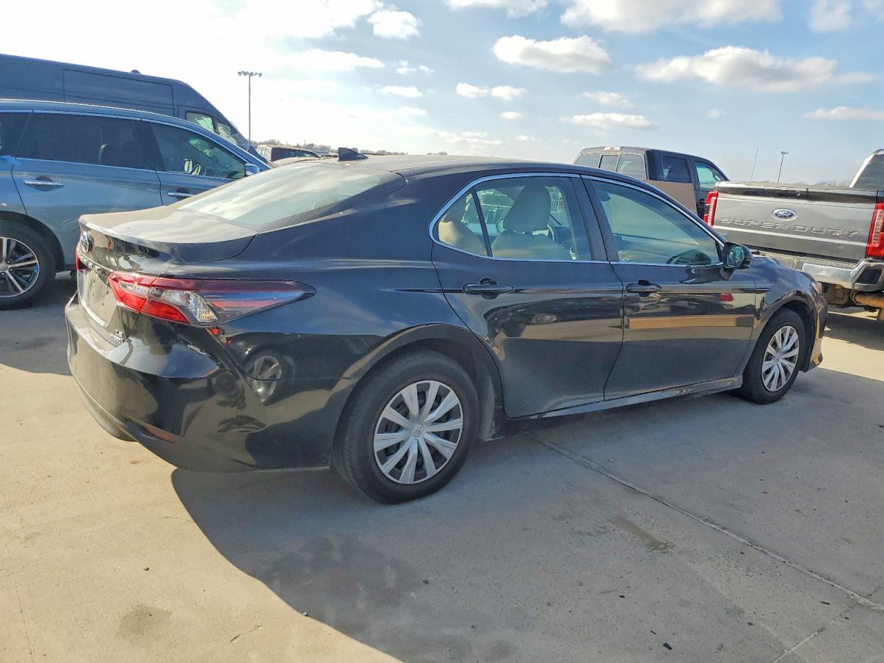 2022 TOYOTA CAMRY LE photo 3