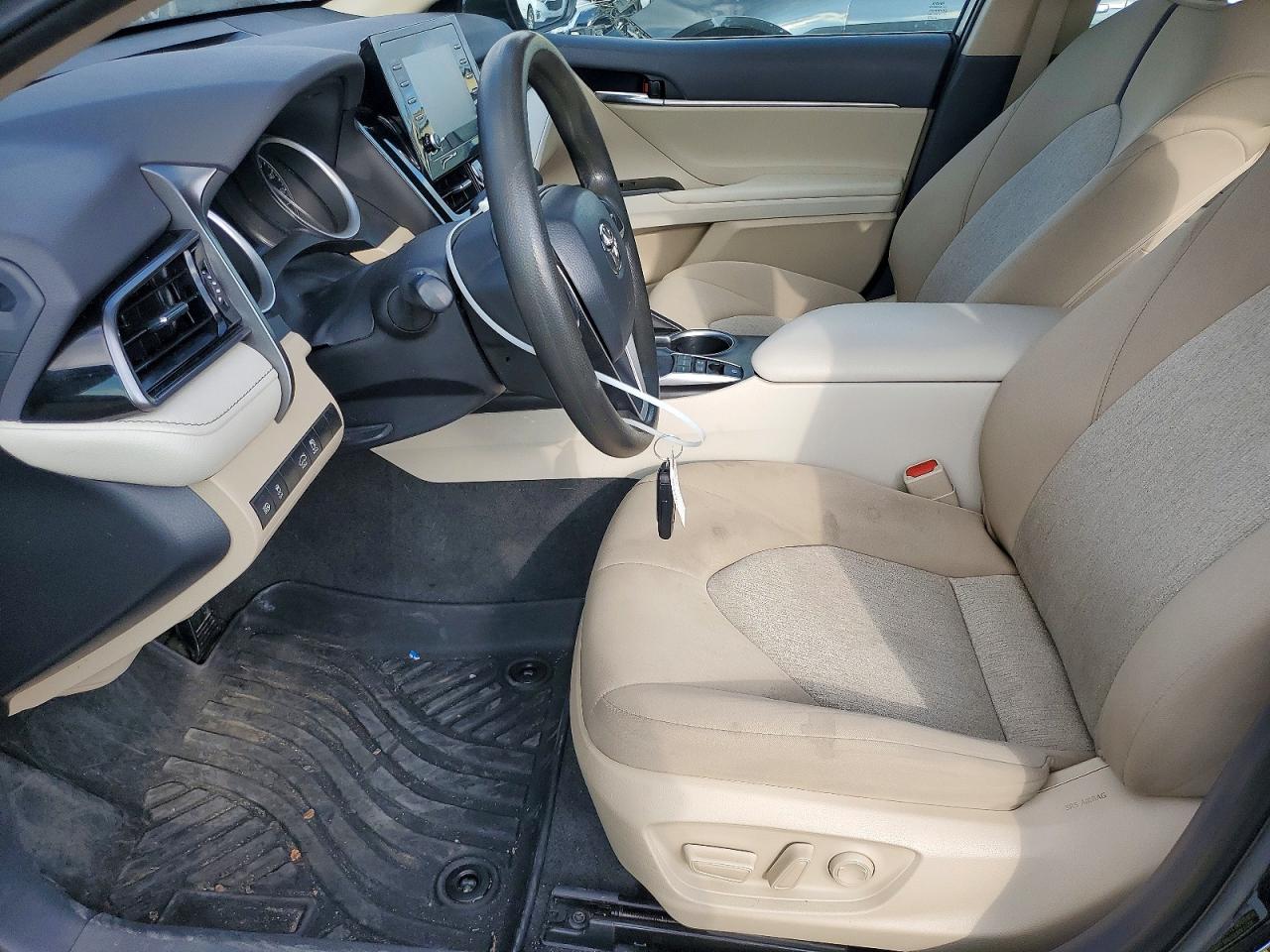 2022 TOYOTA CAMRY LE photo 7