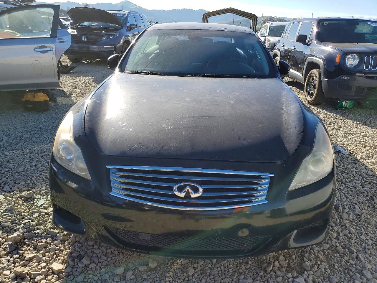 2009 INFINITI G37 photo 5
