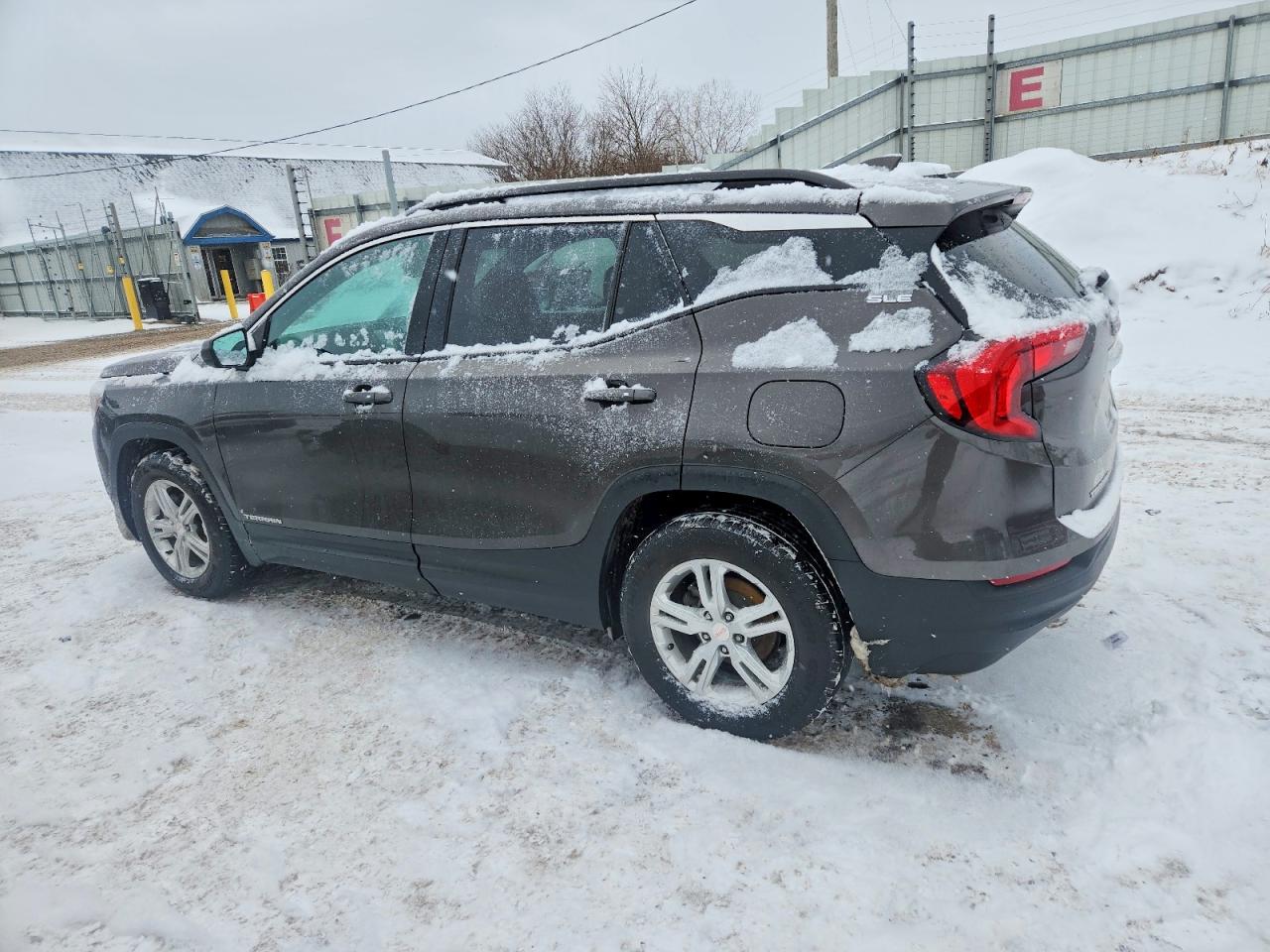 2019 GMC TERRAIN SLE photo 2