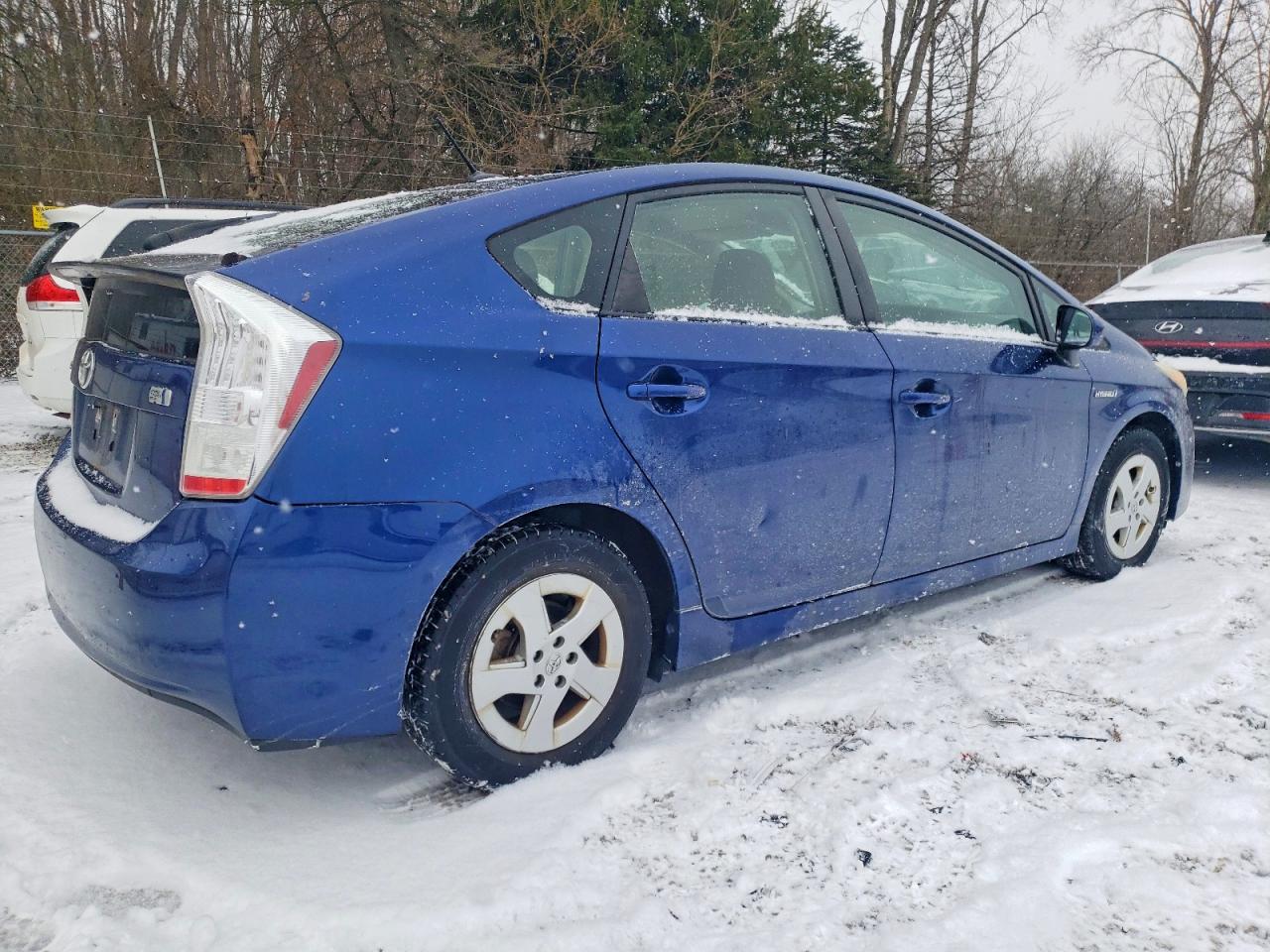 2011 TOYOTA PRIUS TWO photo 3
