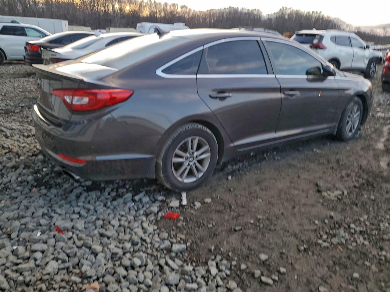 2015 HYUNDAI SONATA SE photo 3