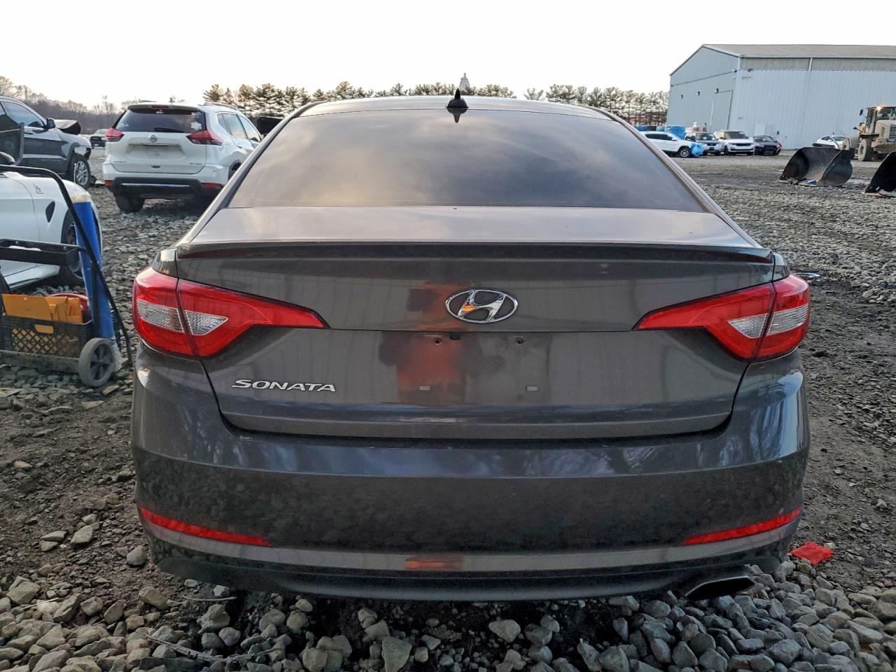 2015 HYUNDAI SONATA SE photo 6