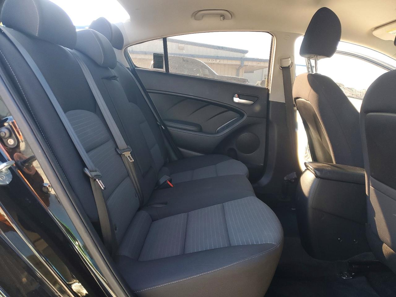 2017 KIA FORTE LX photo 10