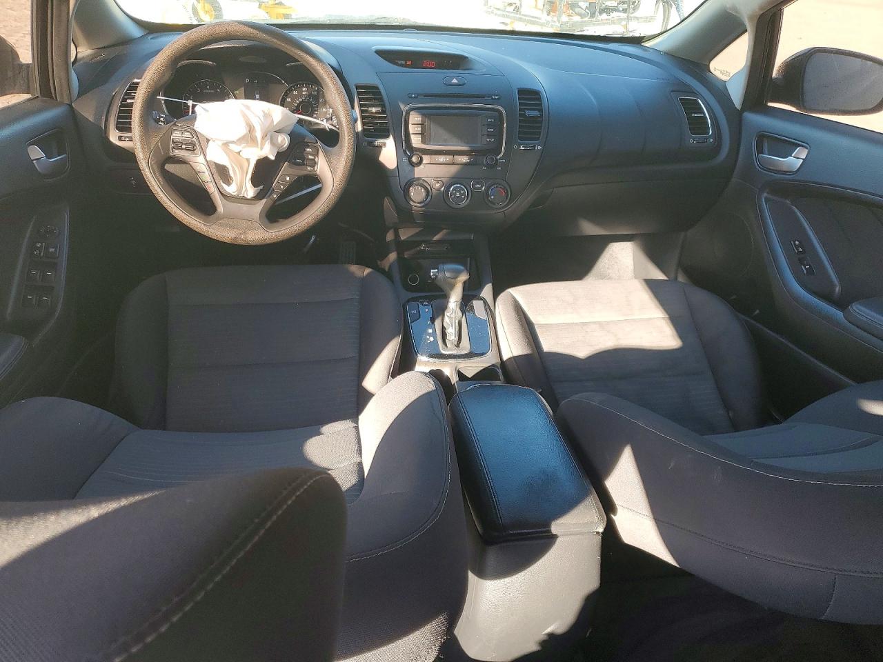 2017 KIA FORTE LX photo 8