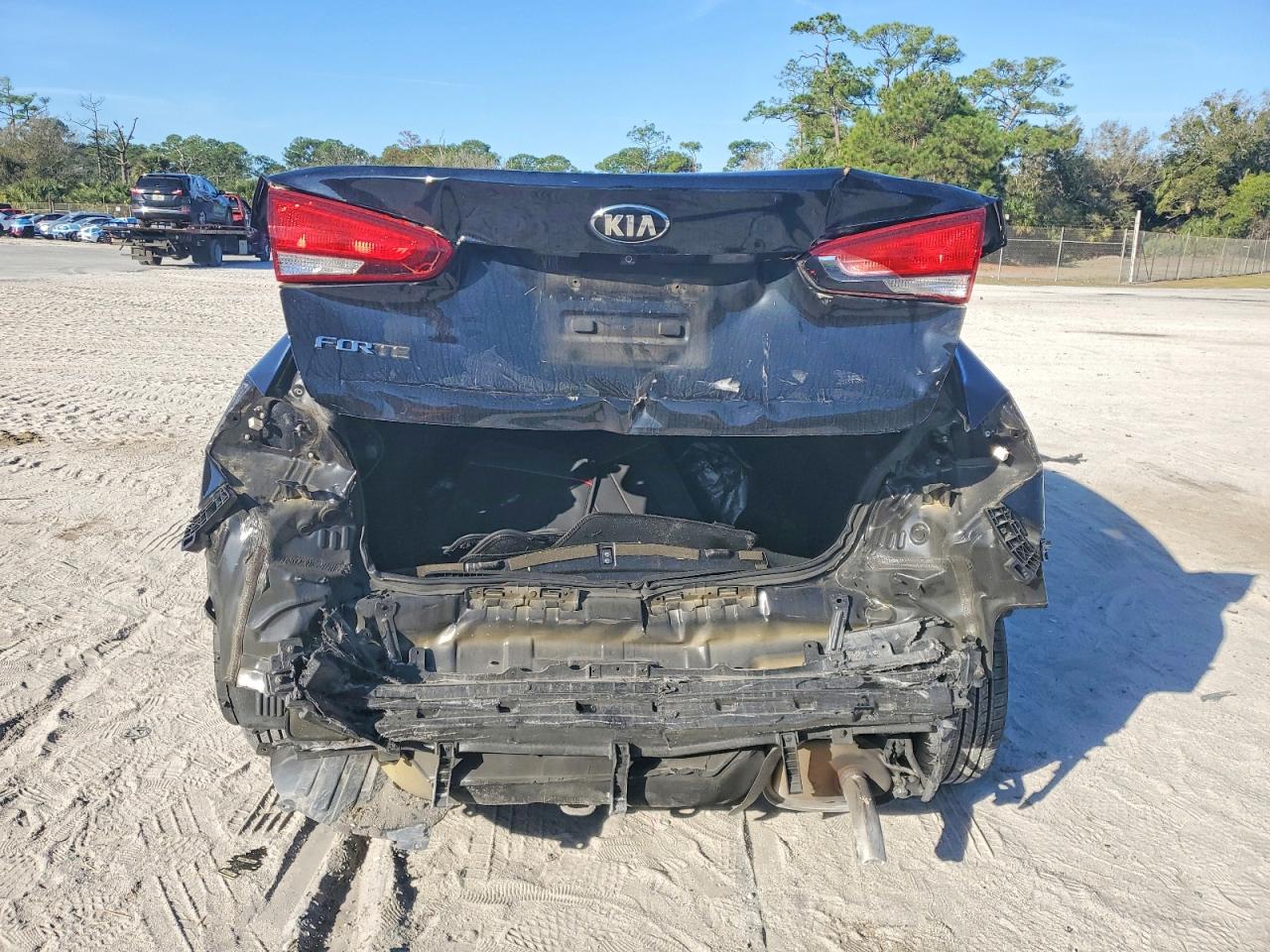 2017 KIA FORTE LX photo 6