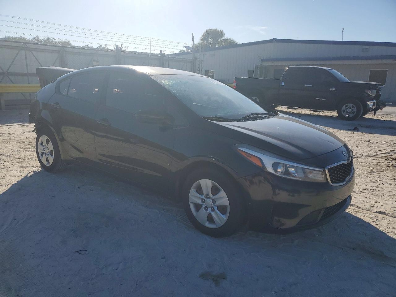 2017 KIA FORTE LX photo 4
