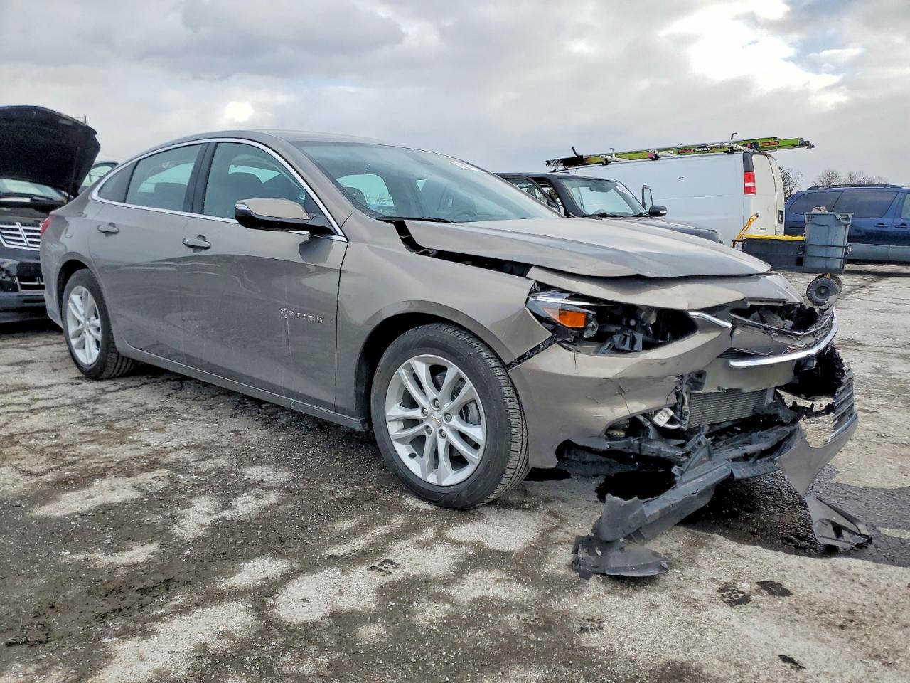 2017 CHEVROLET MALIBU LT photo 4