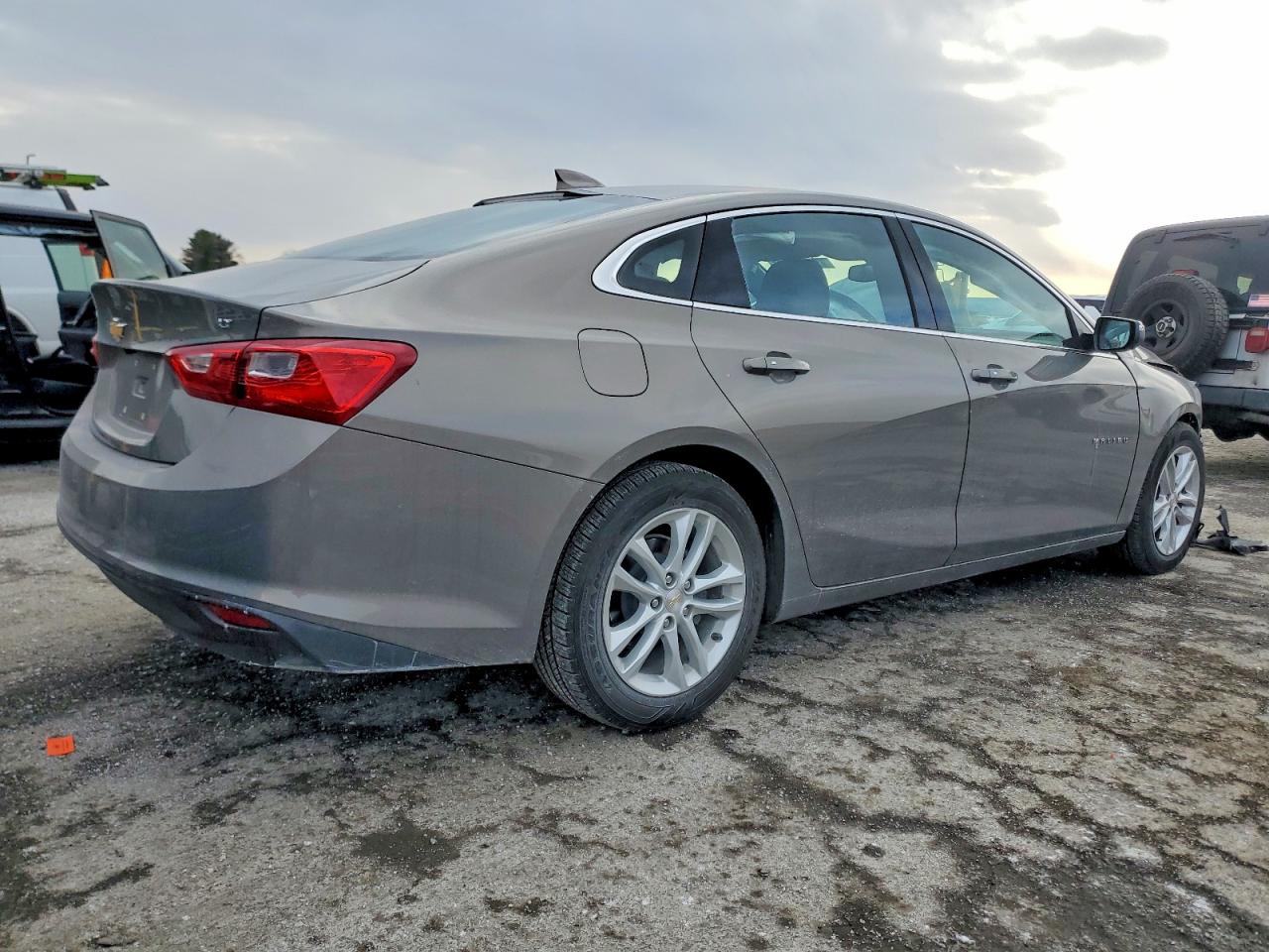 2017 CHEVROLET MALIBU LT photo 3