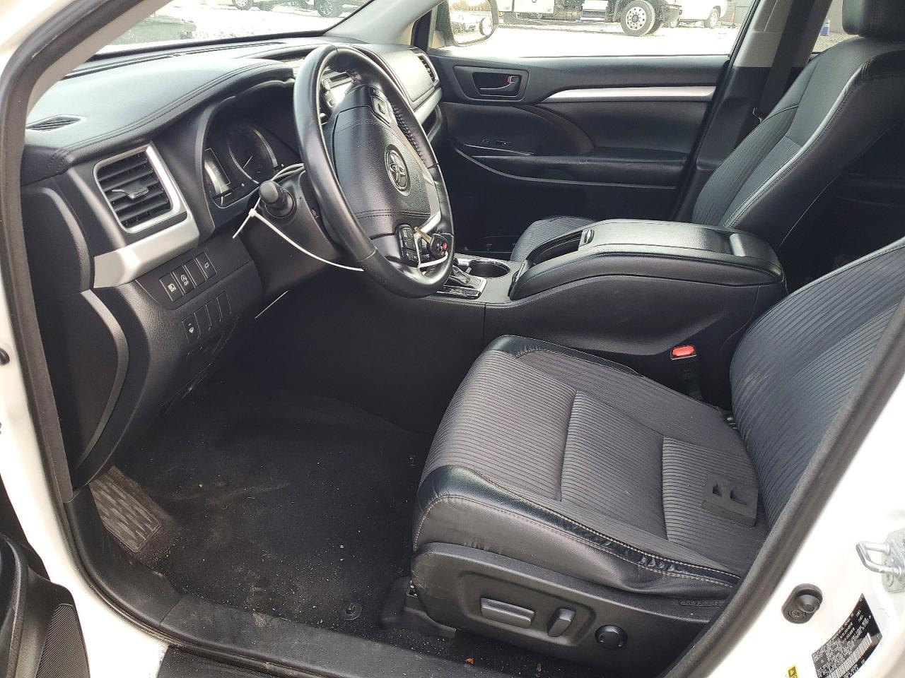 2018 TOYOTA HIGHLANDER LE photo 7