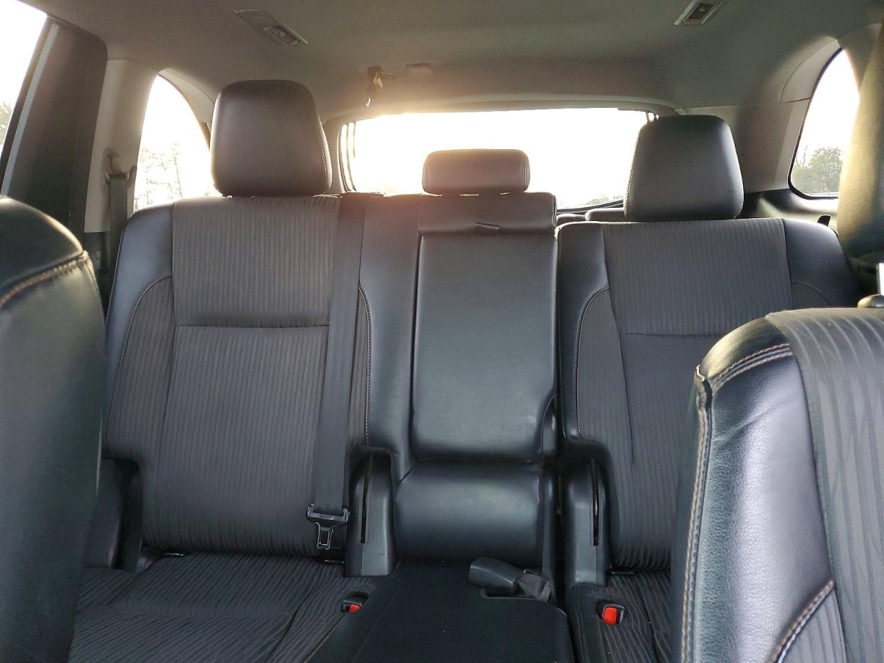 2018 TOYOTA HIGHLANDER LE photo 10