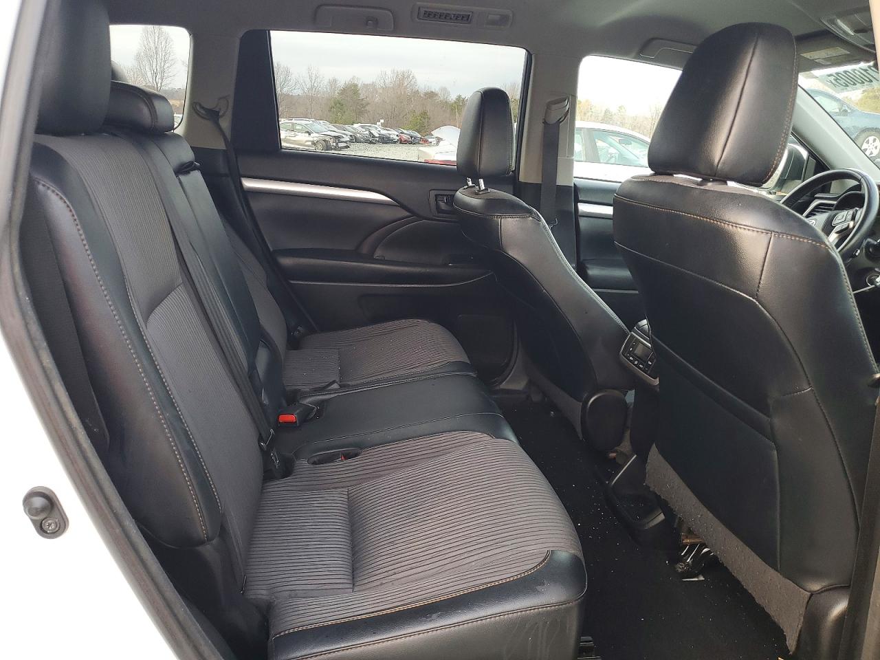 2018 TOYOTA HIGHLANDER LE photo 11