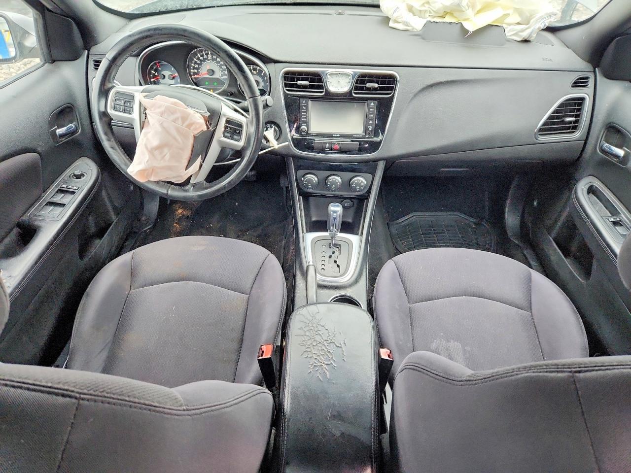 2013 CHRYSLER 200 TOURING photo 8