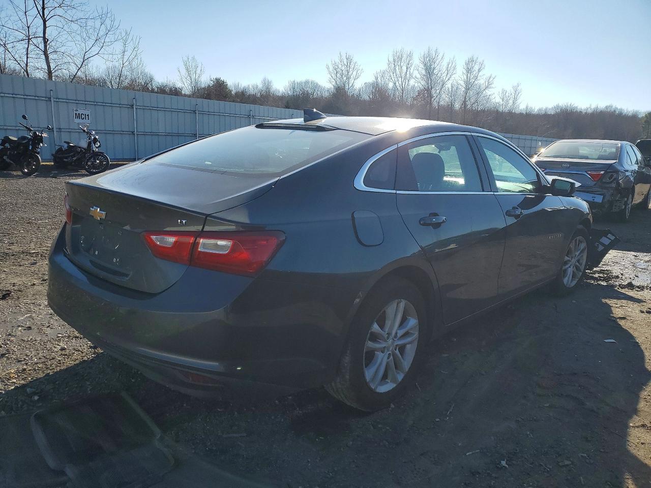 2018 CHEVROLET MALIBU LT photo 3