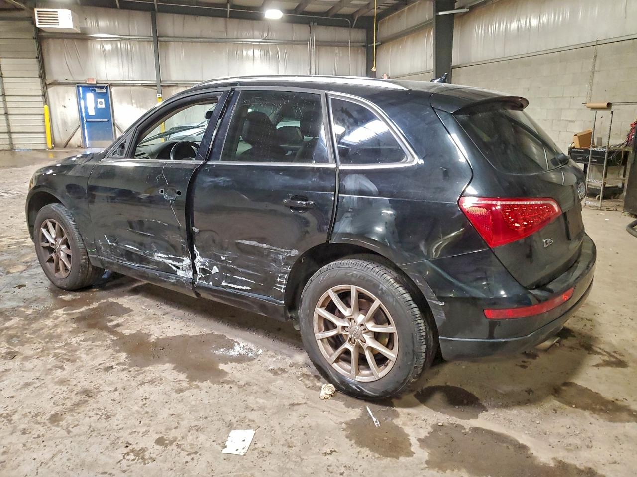 2010 AUDI Q5 PREMIUM photo 2