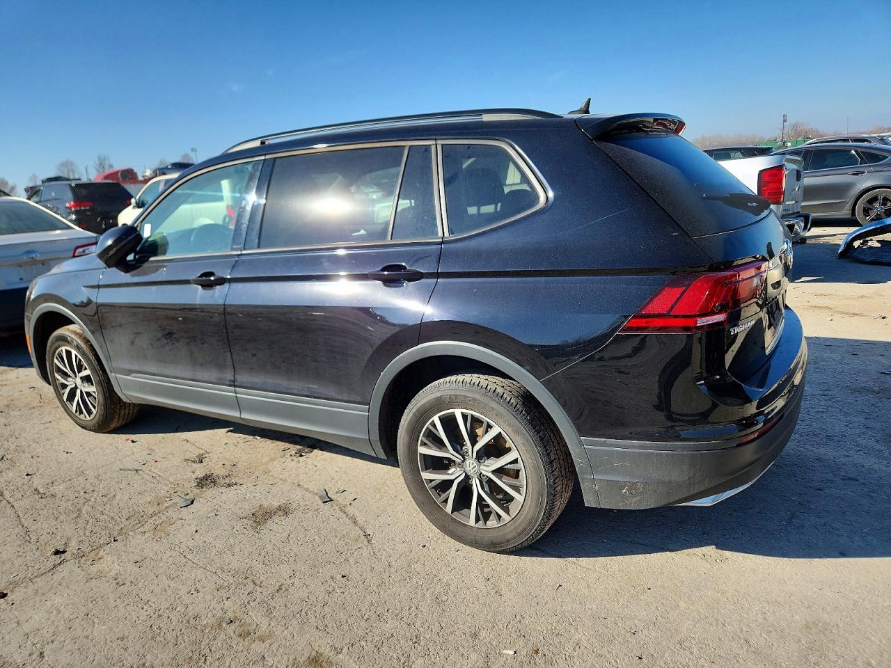 2021 VOLKSWAGEN TIGUAN S photo 2