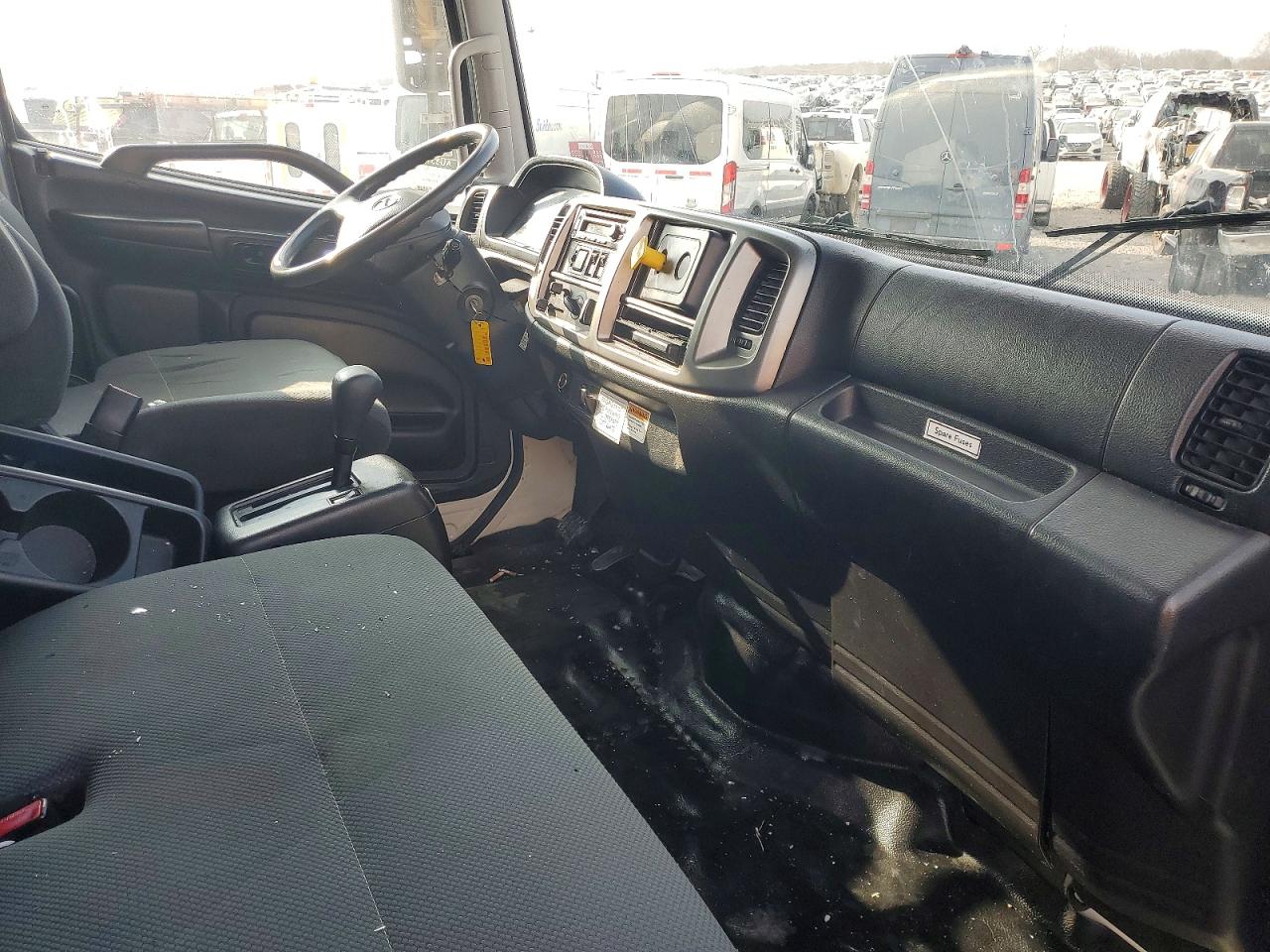 2018 HINO 258/268 BOX TRUCK photo 5