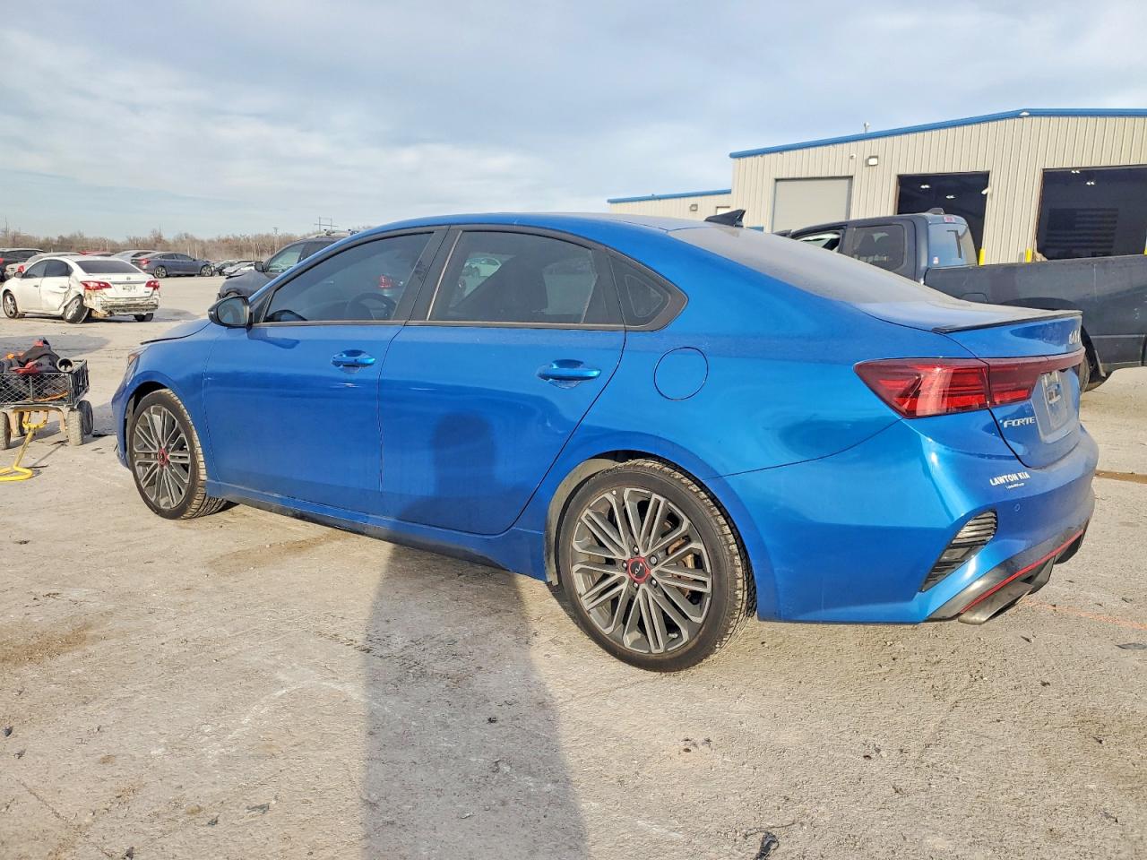 2023 KIA FORTE GT photo 2