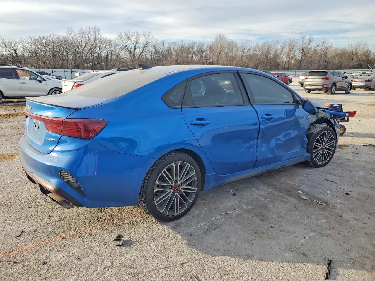2023 KIA FORTE GT photo 3