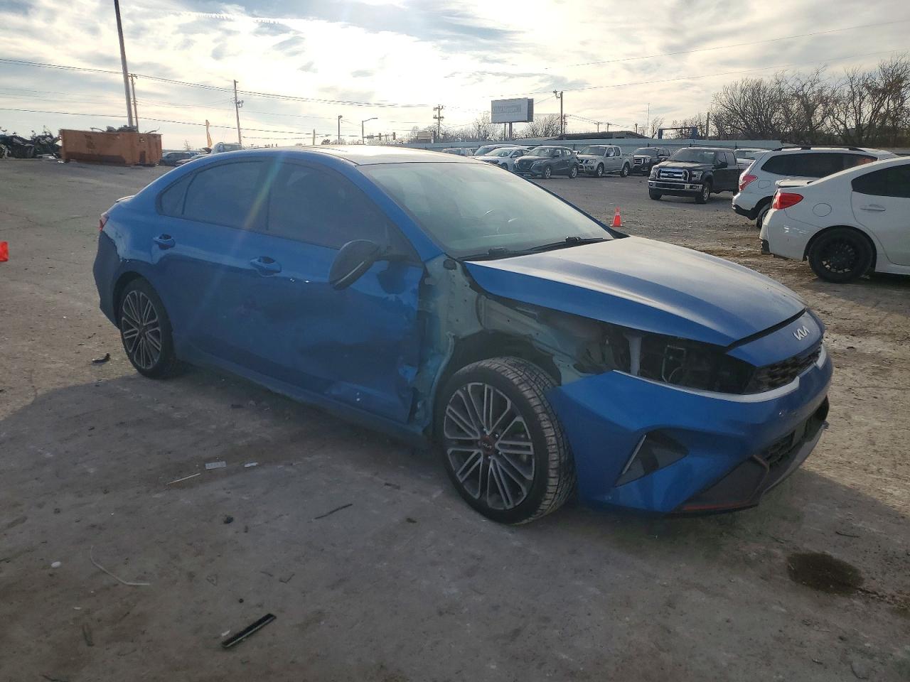 2023 KIA FORTE GT photo 4
