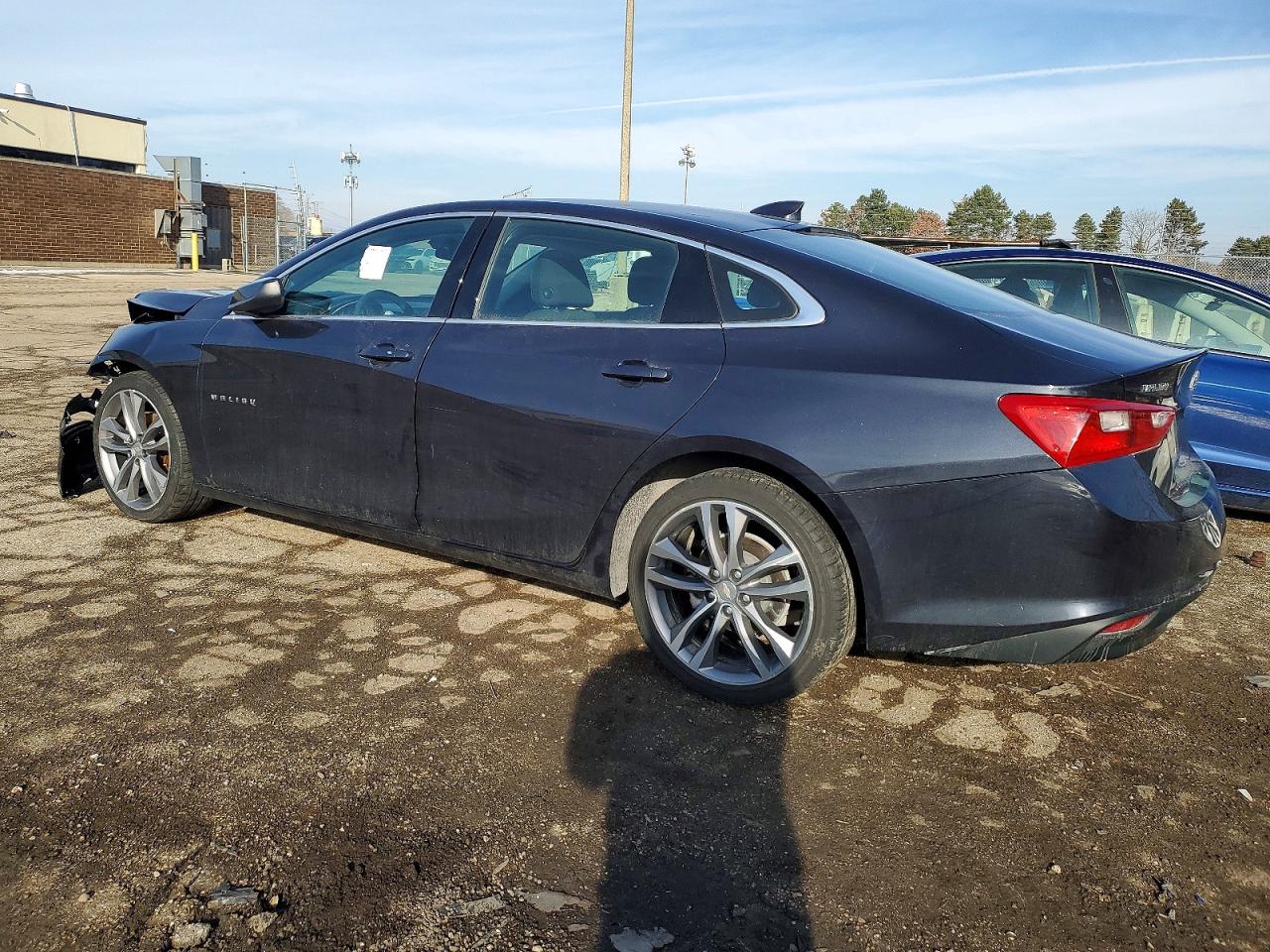 2023 CHEVROLET MALIBU LT photo 2