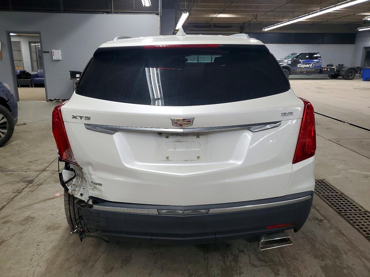 2017 CADILLAC XT5 LUXURY photo 6