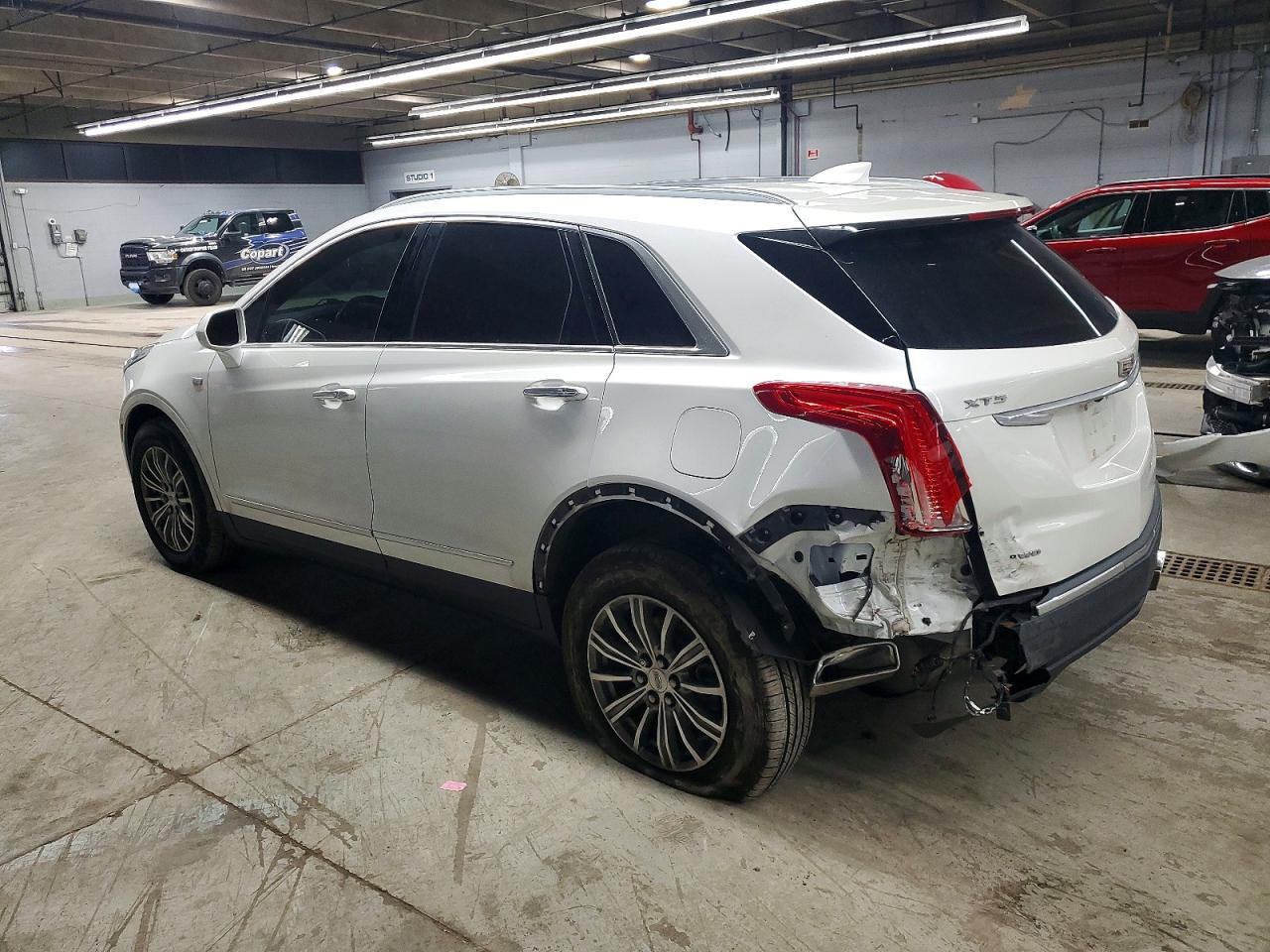 2017 CADILLAC XT5 LUXURY photo 2