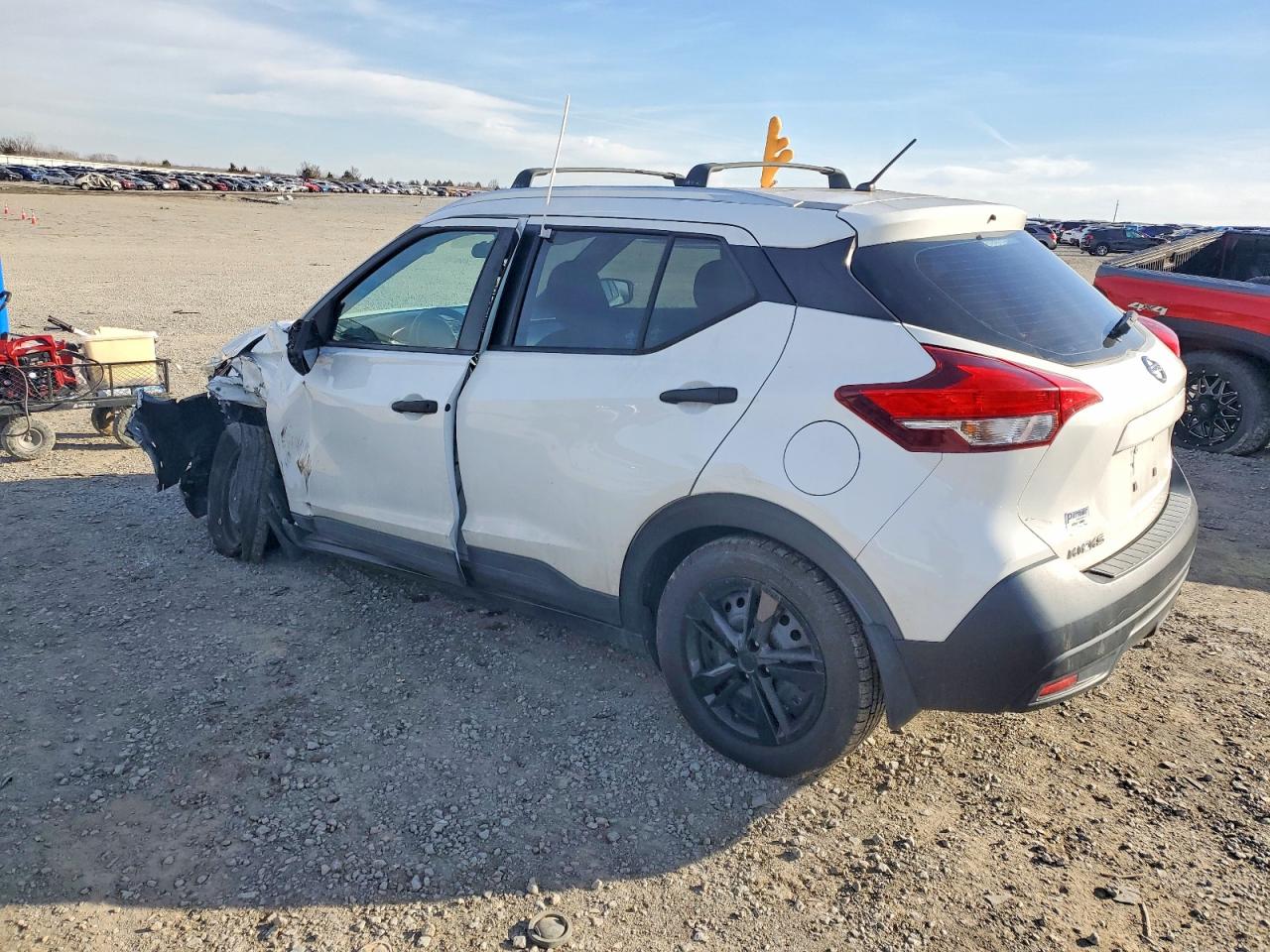 2018 NISSAN KICKS S photo 2