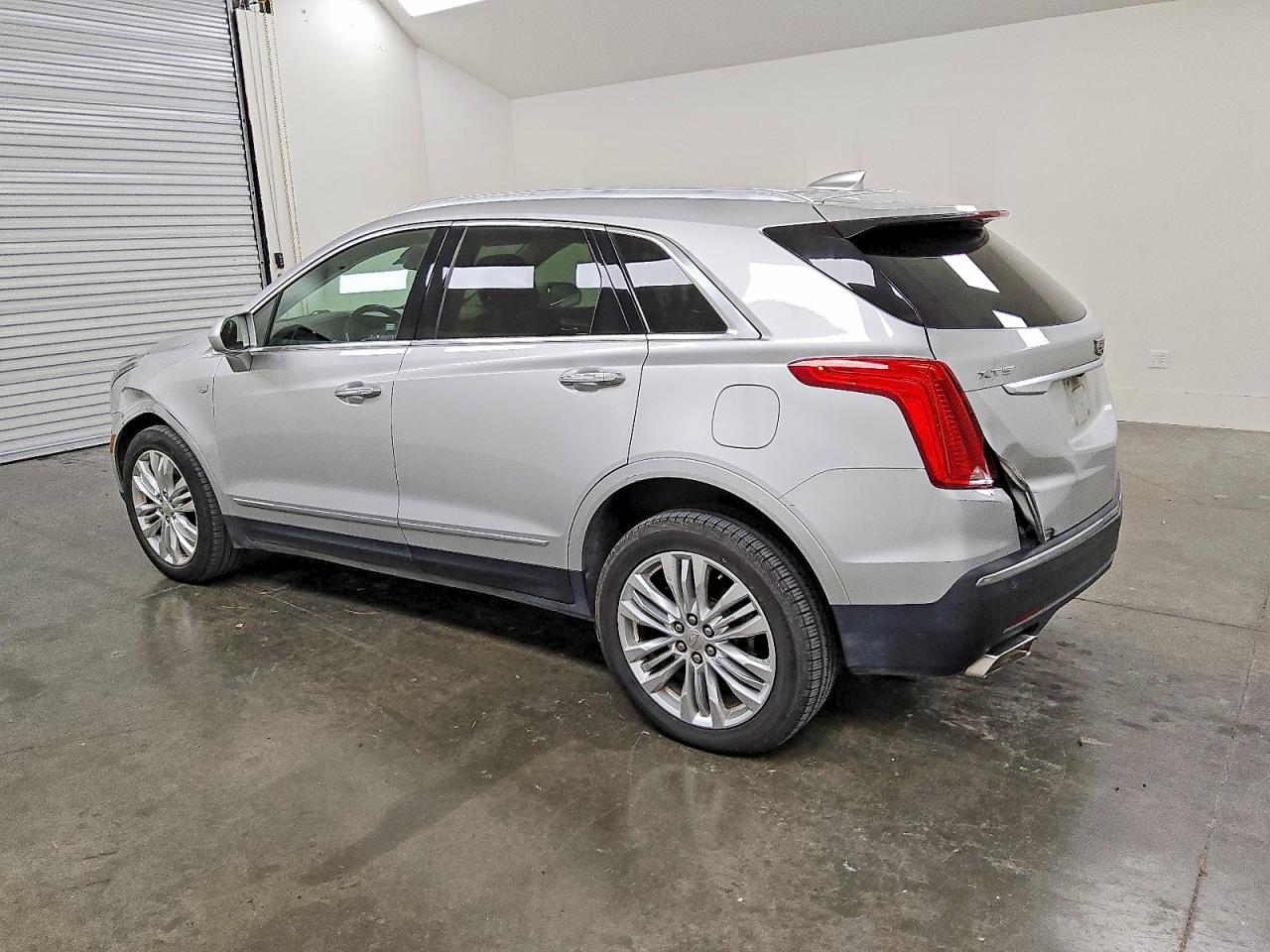 2019 CADILLAC XT5 PREMIUM LUXURY photo 2