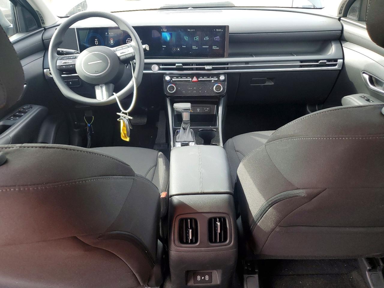 2026 HYUNDAI TUCSON SEL photo 8