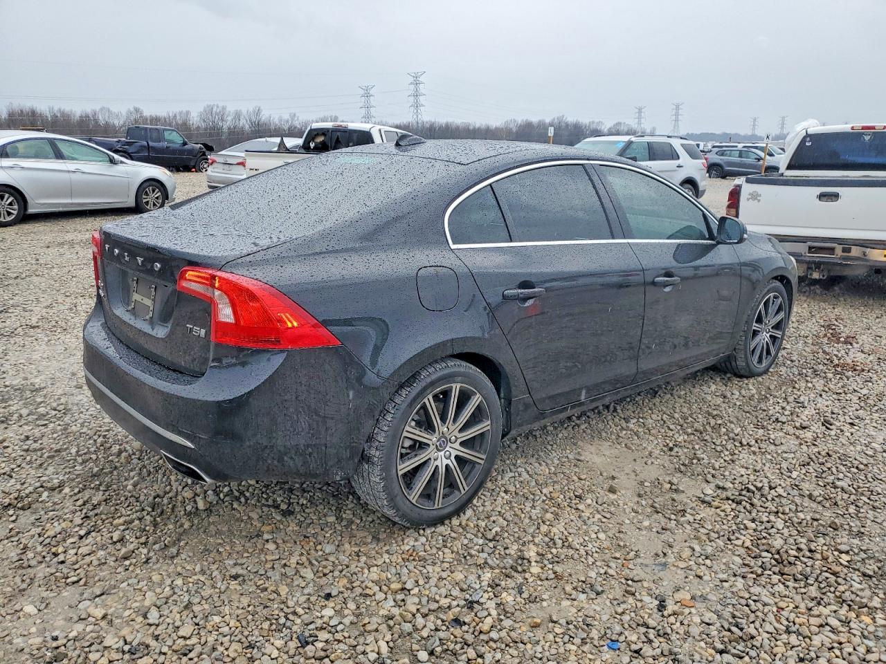 2018 VOLVO S60 PREMIER photo 3