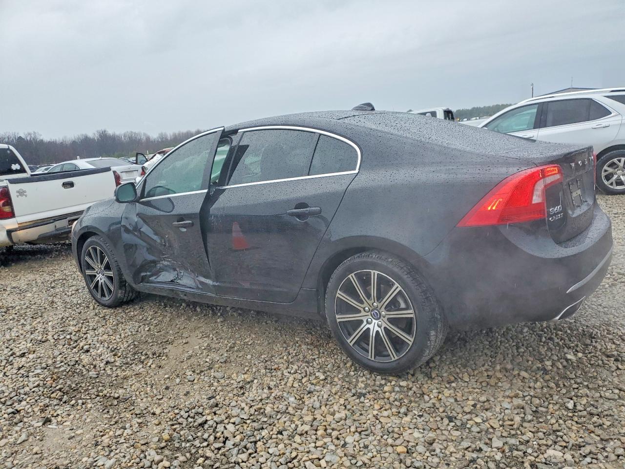 2018 VOLVO S60 PREMIER photo 2