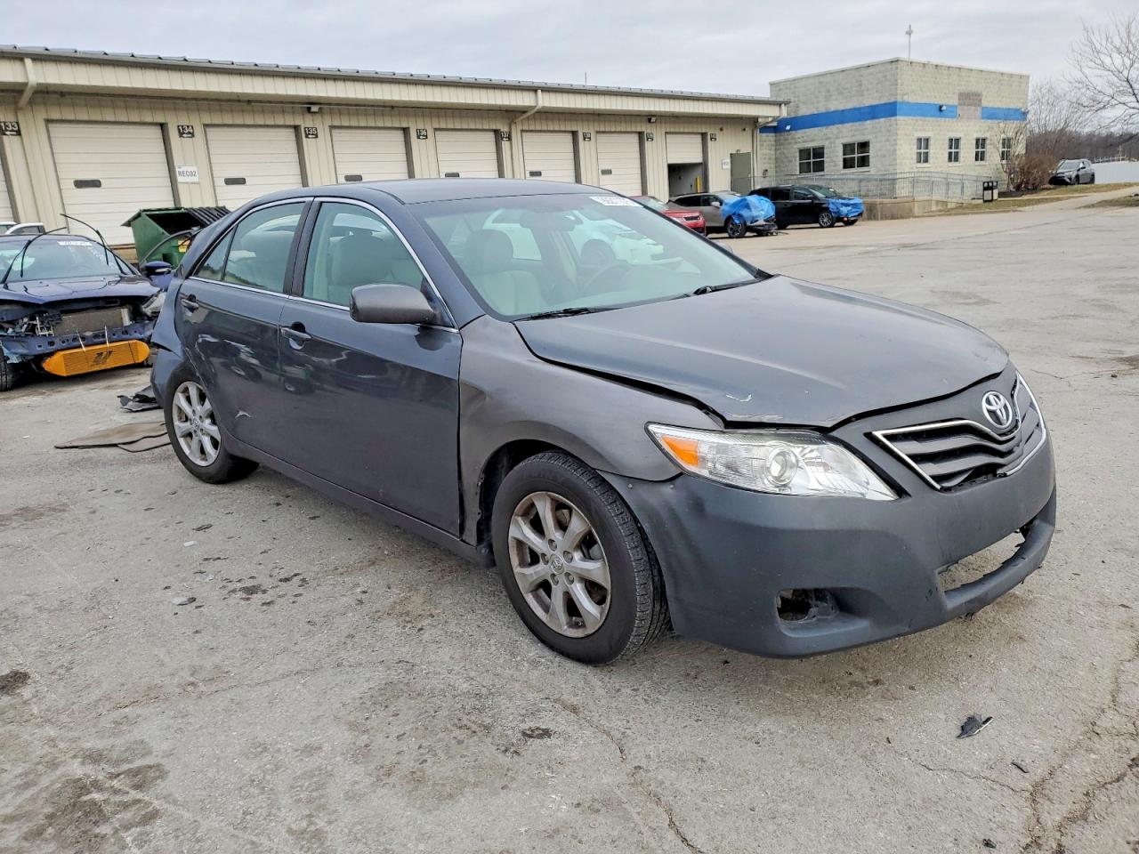 2011 TOYOTA CAMRY BASE photo 4