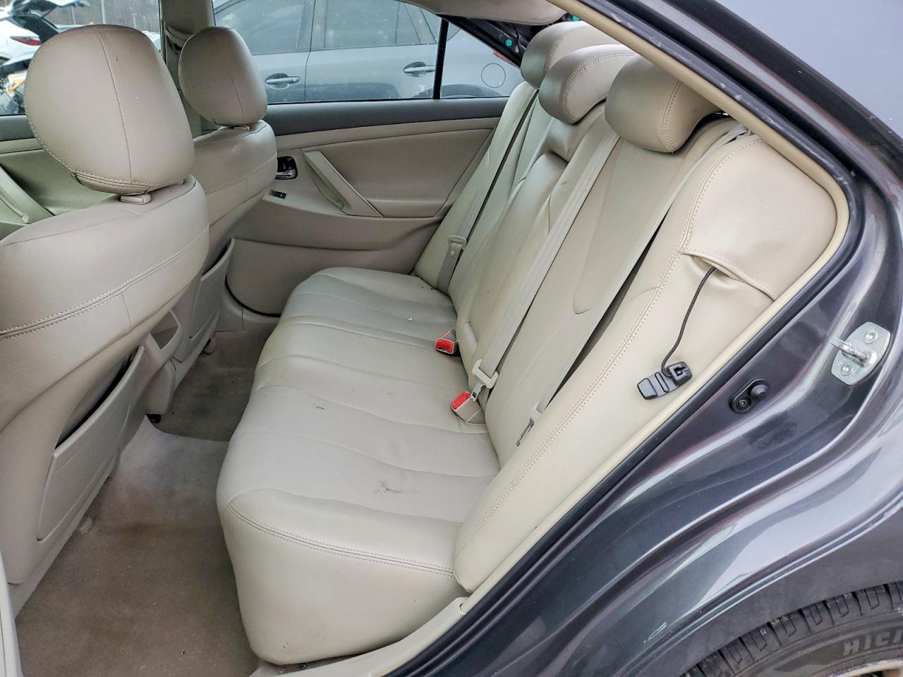 2011 TOYOTA CAMRY BASE photo 10