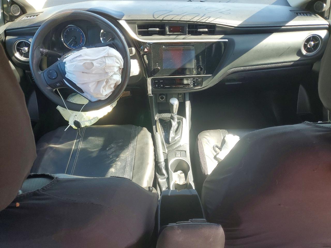 2019 TOYOTA COROLLA L photo 8