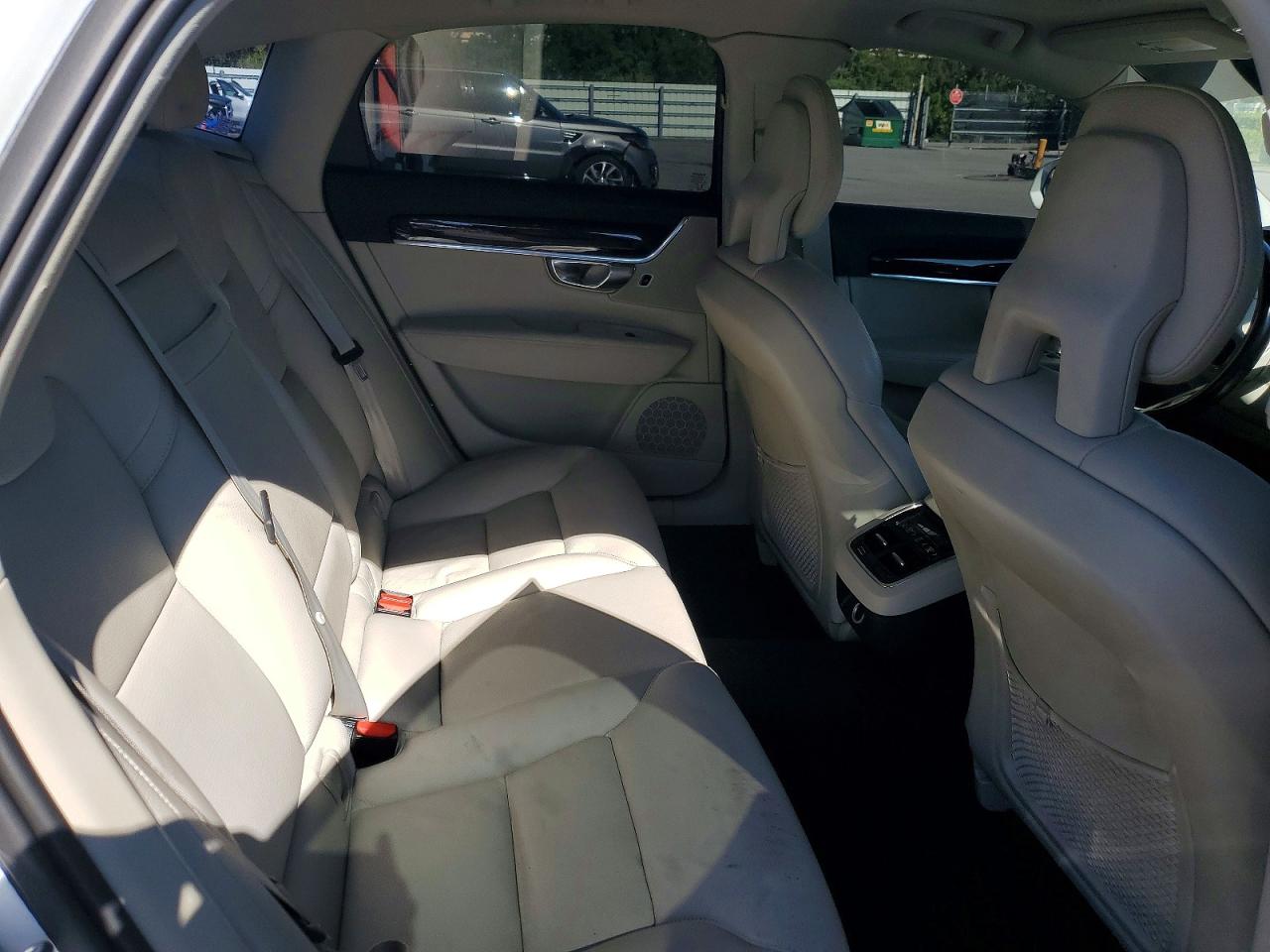 2017 VOLVO S90 T6 MOMENTUM photo 10