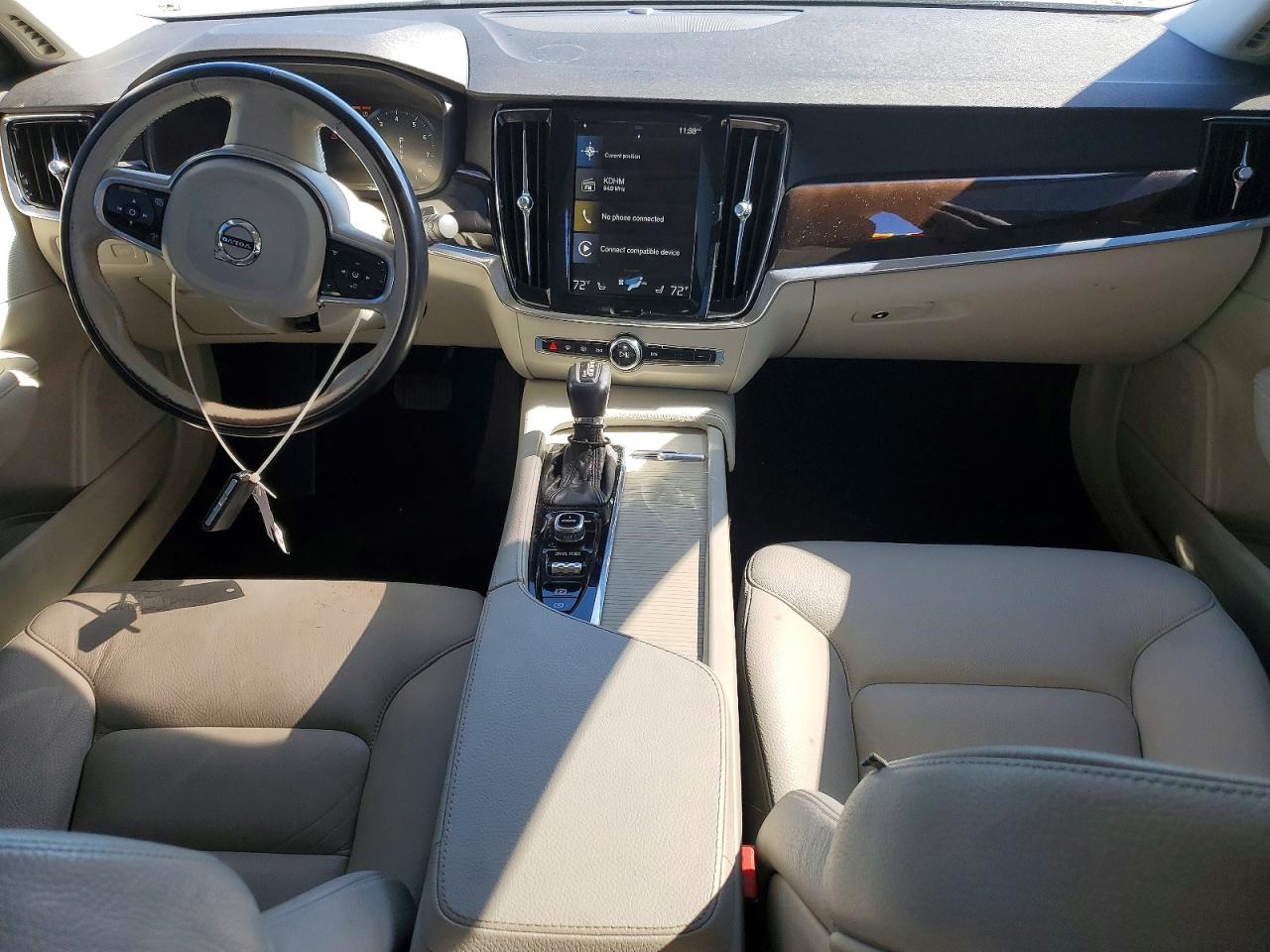 2017 VOLVO S90 T6 MOMENTUM photo 8