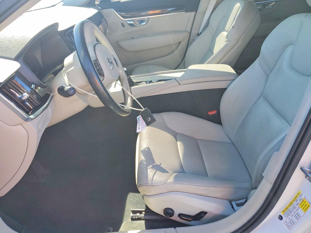 2017 VOLVO S90 T6 MOMENTUM photo 7