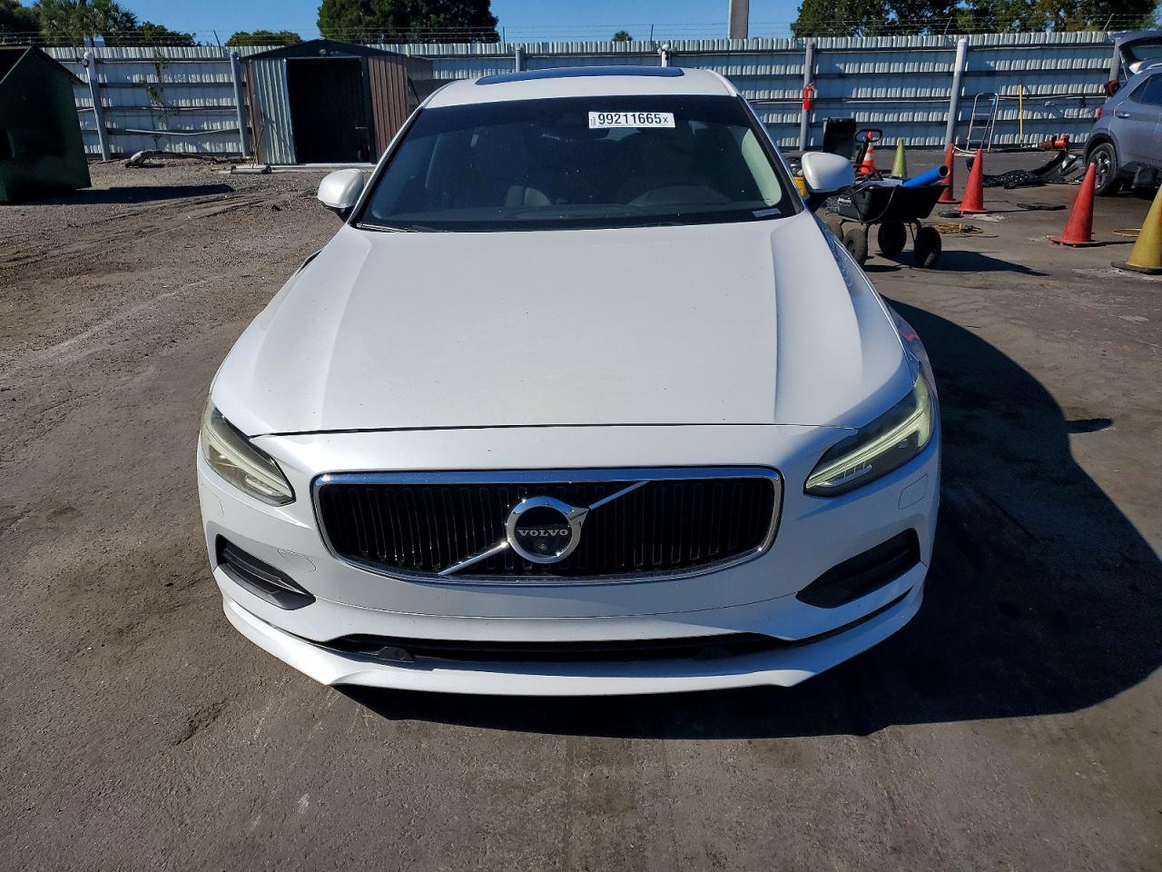 2017 VOLVO S90 T6 MOMENTUM photo 5