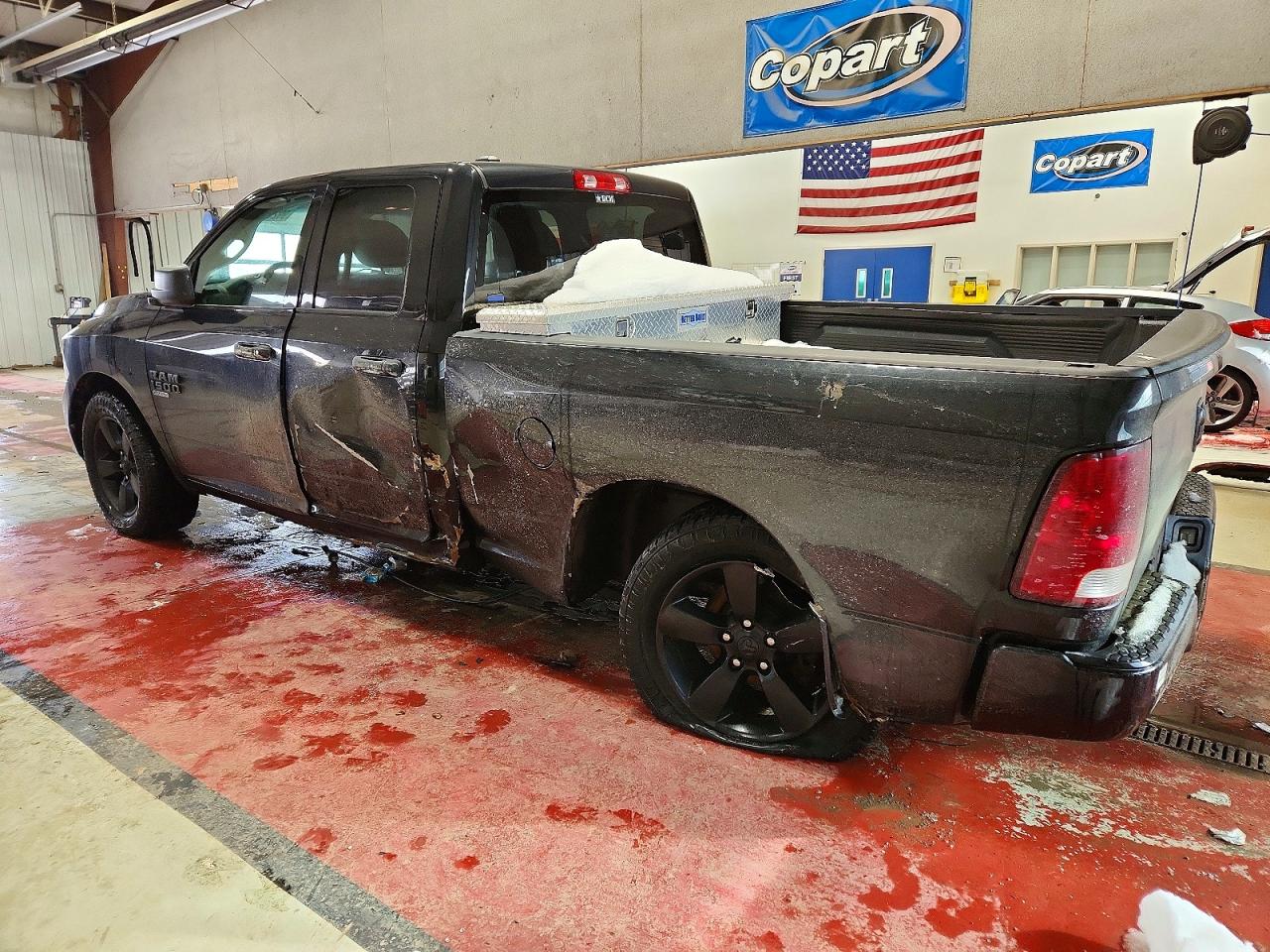2019 RAM 1500 CLASSIC TRADESMAN photo 2