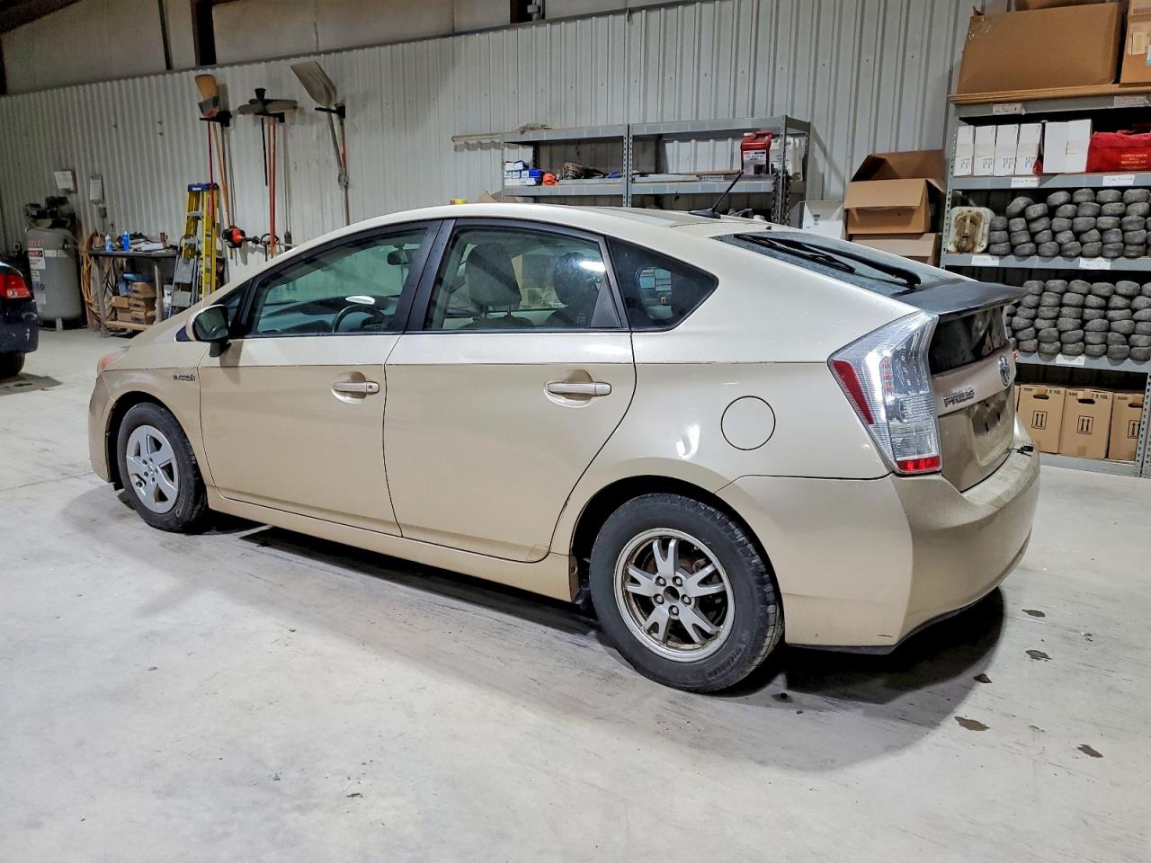 2010 TOYOTA PRIUS photo 2