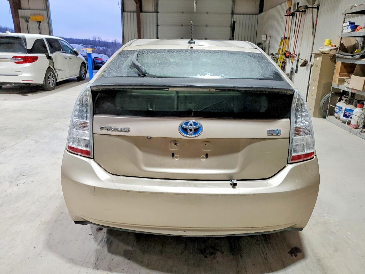 2010 TOYOTA PRIUS photo 6