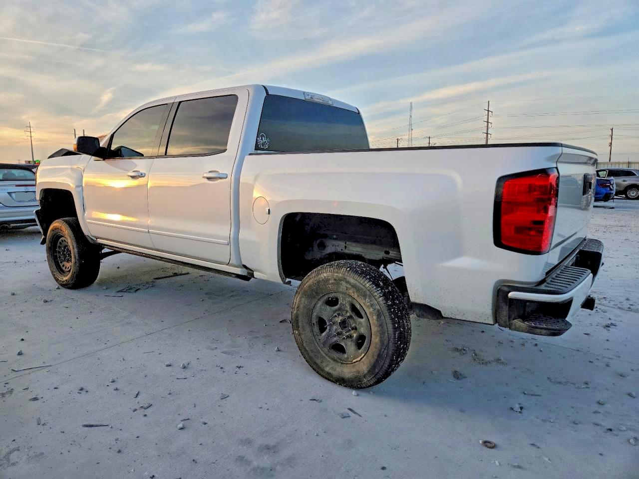 2017 CHEVROLET SILVERADO K1500 LT photo 2