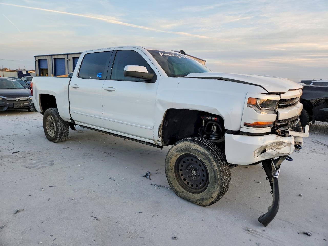 2017 CHEVROLET SILVERADO K1500 LT photo 4