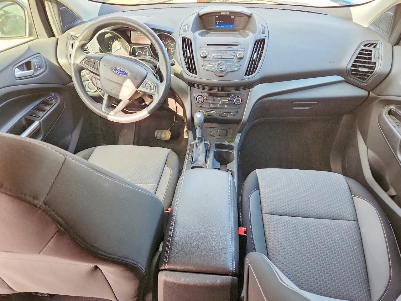 2017 FORD ESCAPE SE photo 8